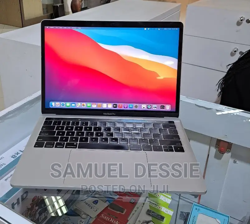 New Laptop Apple MacBook Pro 2019 8GB Intel Core I5 SSD 512GB