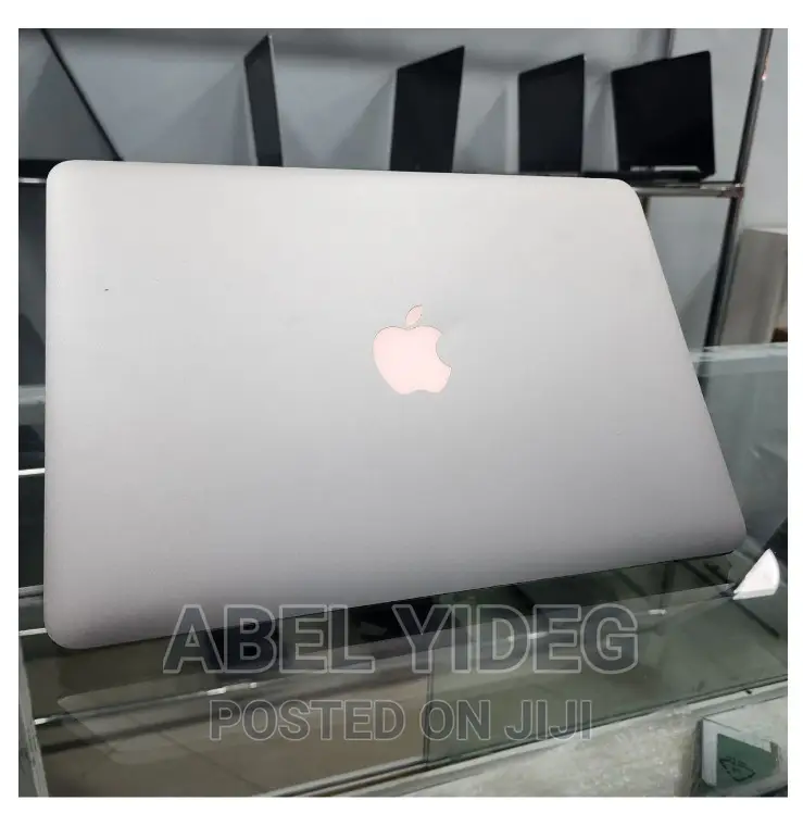New Laptop Apple MacBook Pro 2015 8GB Intel Core I5 SSD 256GB