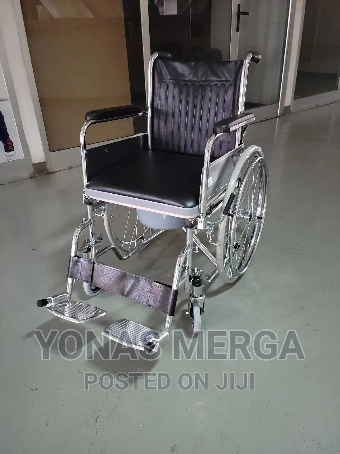 ዊልቼር ለሁሉም እድሜ ክልል ባለ ፖፖ:ተንሸራቶ የማወጣ ፖፖ ታጥቦ ሚመለስ Wheelchair