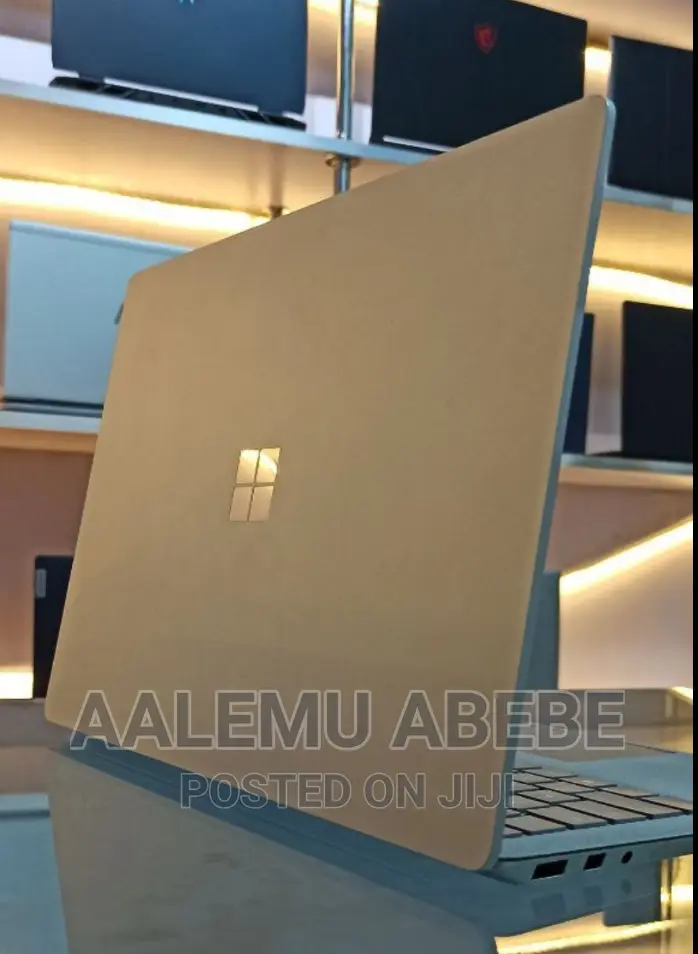 New Laptop Microsoft Surface 8GB Intel Core I7 SSD 512GB