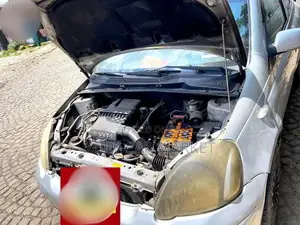 Photo - Toyota Vitz 2002 Silver