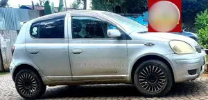 Toyota Vitz 2002 Silver