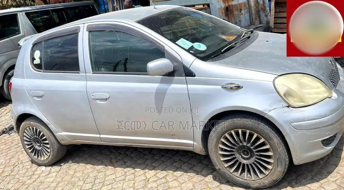 Toyota Vitz 2002 Silver
