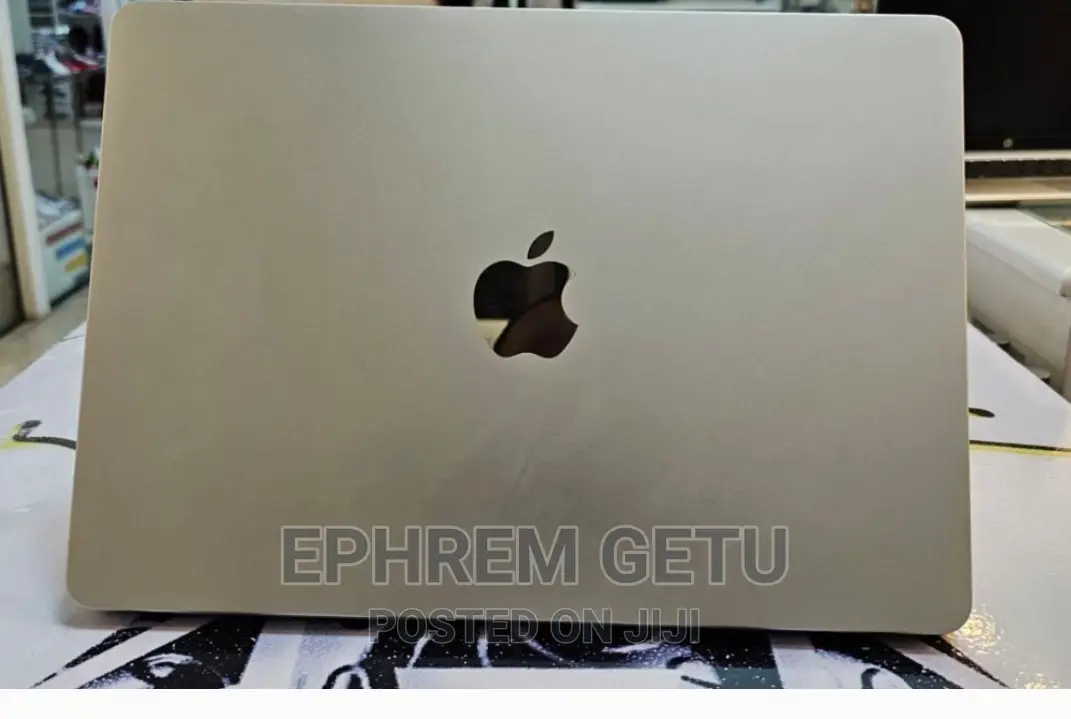 New Laptop Apple MacBook Air 2022 M2 8GB Apple M2 SSD 256GB