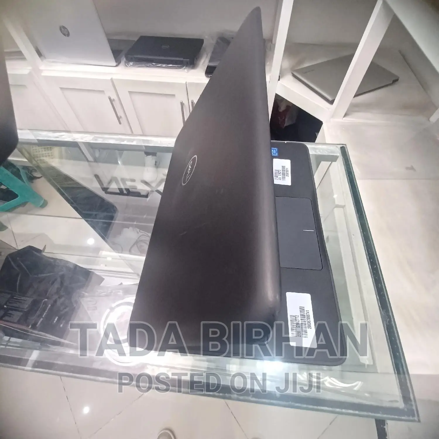 New Laptop Dell Latitude 5310 4GB Intel Xeon SSD 128GB