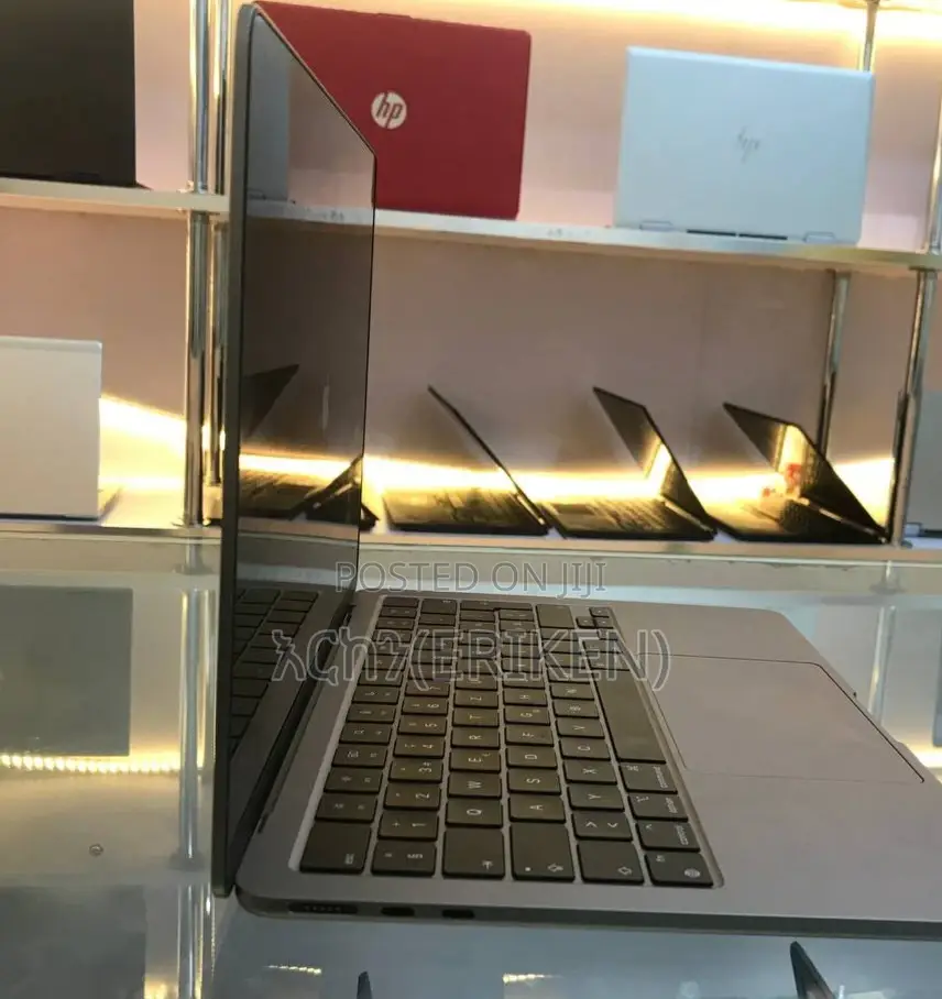 New Laptop Apple MacBook Air 2022 M2 8GB Apple M2 SSD 256GB