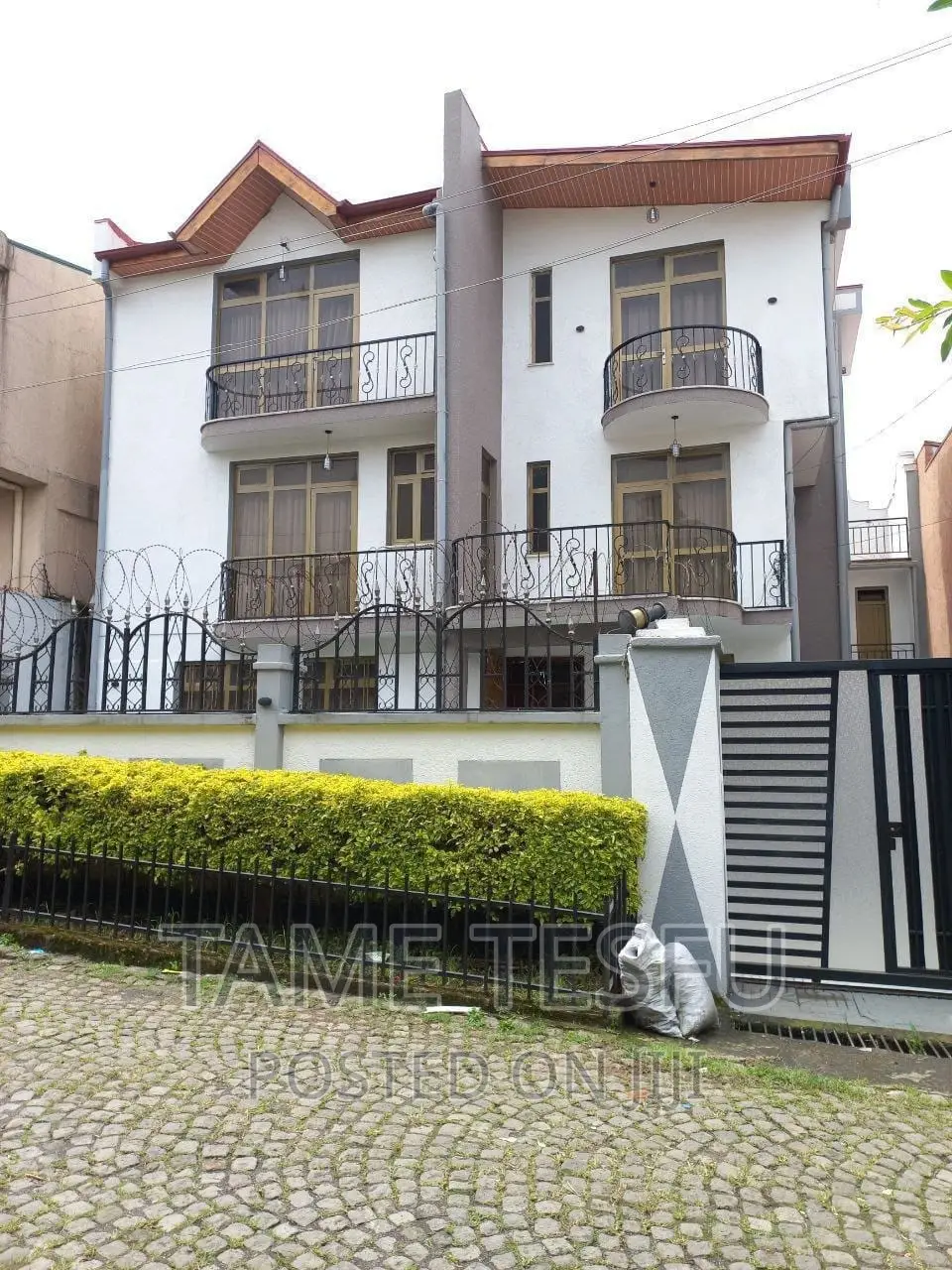 Furnished 8bdrm House in Figa, Bole for sale