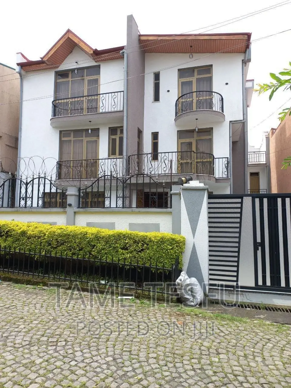 Furnished 8bdrm House in Figa, Bole for sale