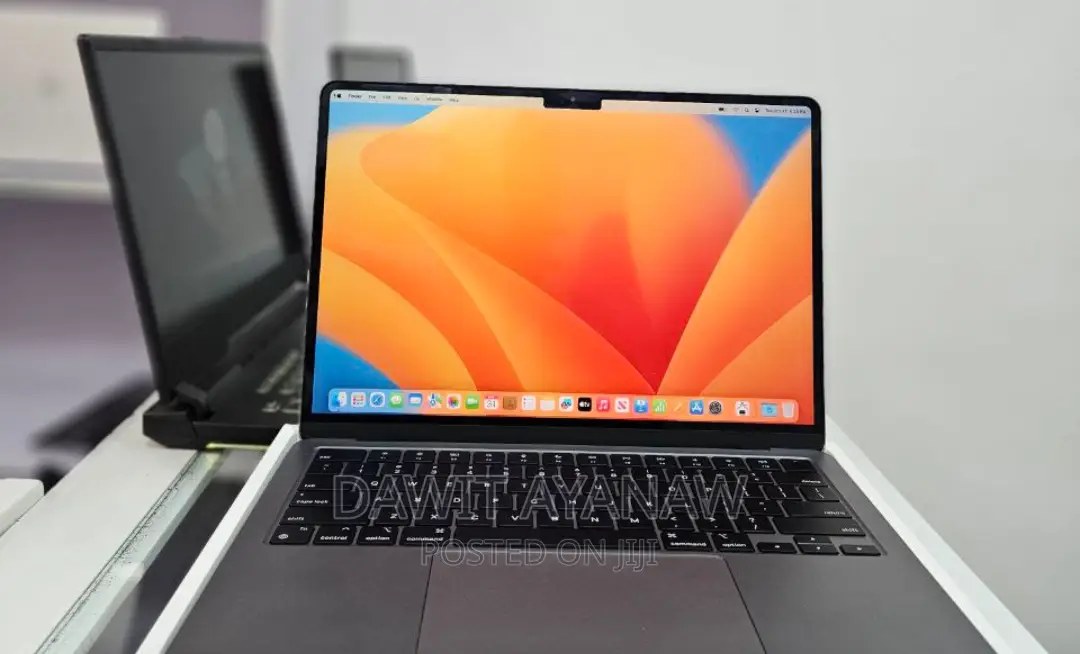 New Laptop Apple MacBook Air 2022 M2 8GB Apple M2 SSD 256GB