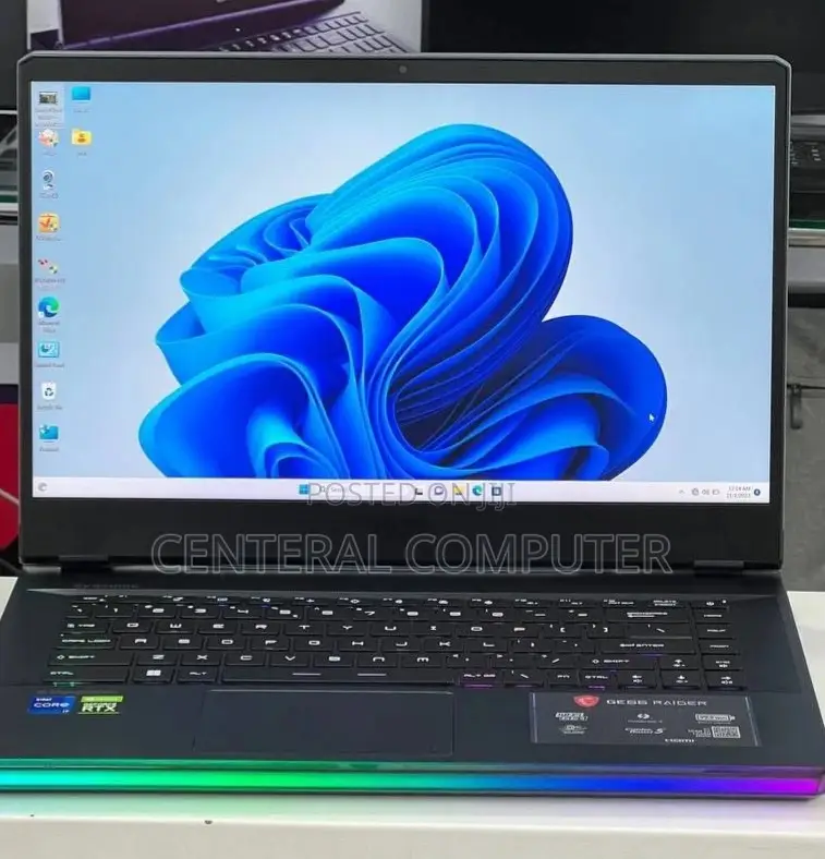 New Laptop MSI GE66 Raider 16GB Intel Core I7 SSD 1T
