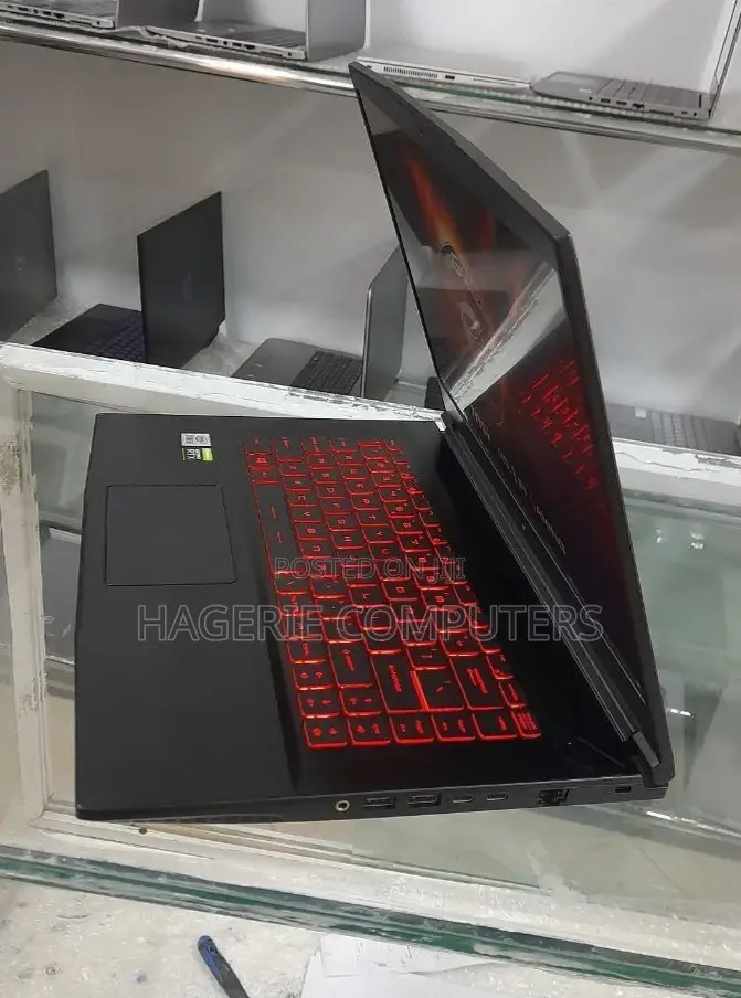 New Laptop MSI GF62 8RE 16GB Intel Core I7 SSD 512GB