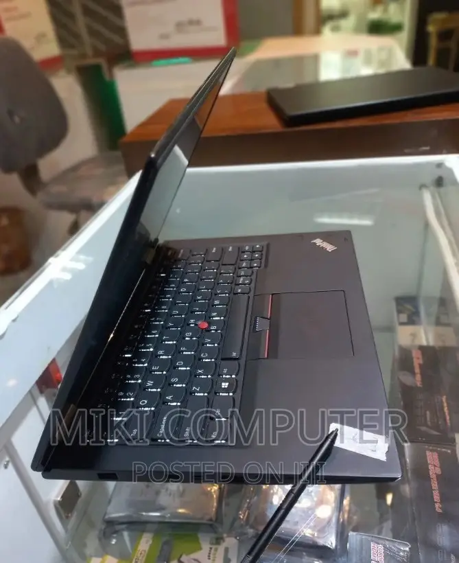 New Laptop Lenovo ThinkPad Yoga 370 8GB Intel Core I7 SSD 512GB