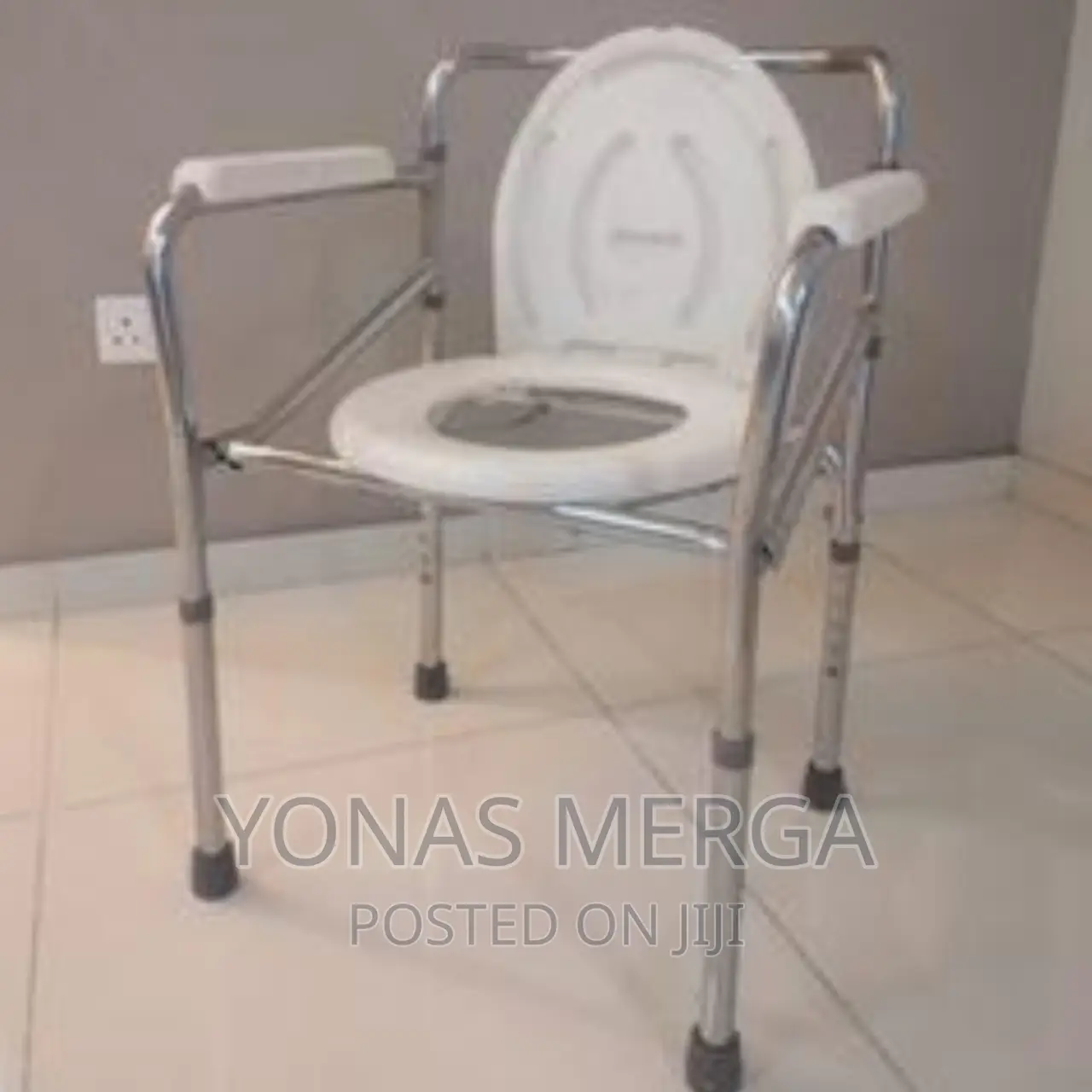 Commode for Patients/Individuals With Restricted Mobility