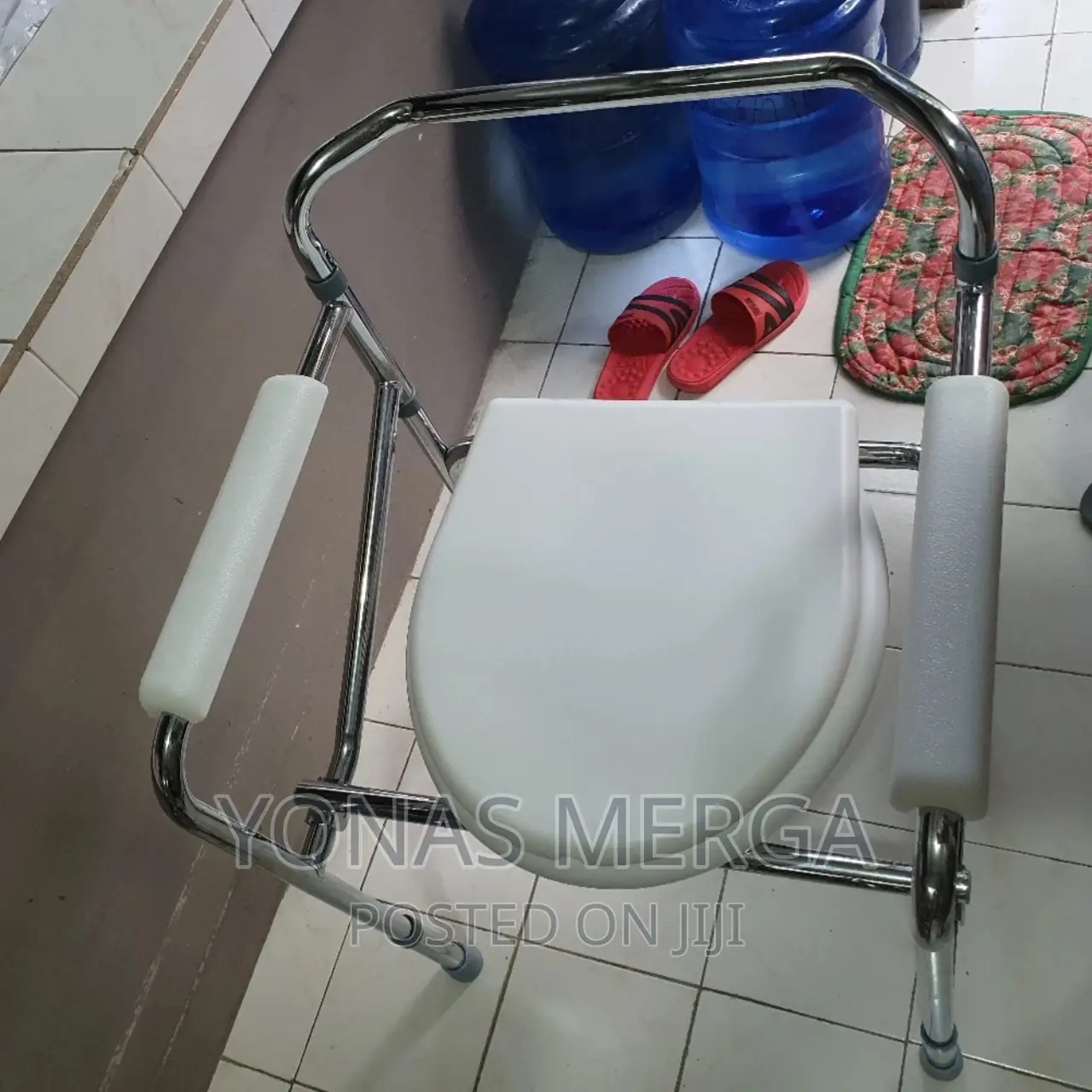 Potty Chairs for Adults Come With a Pair of Firm Handles