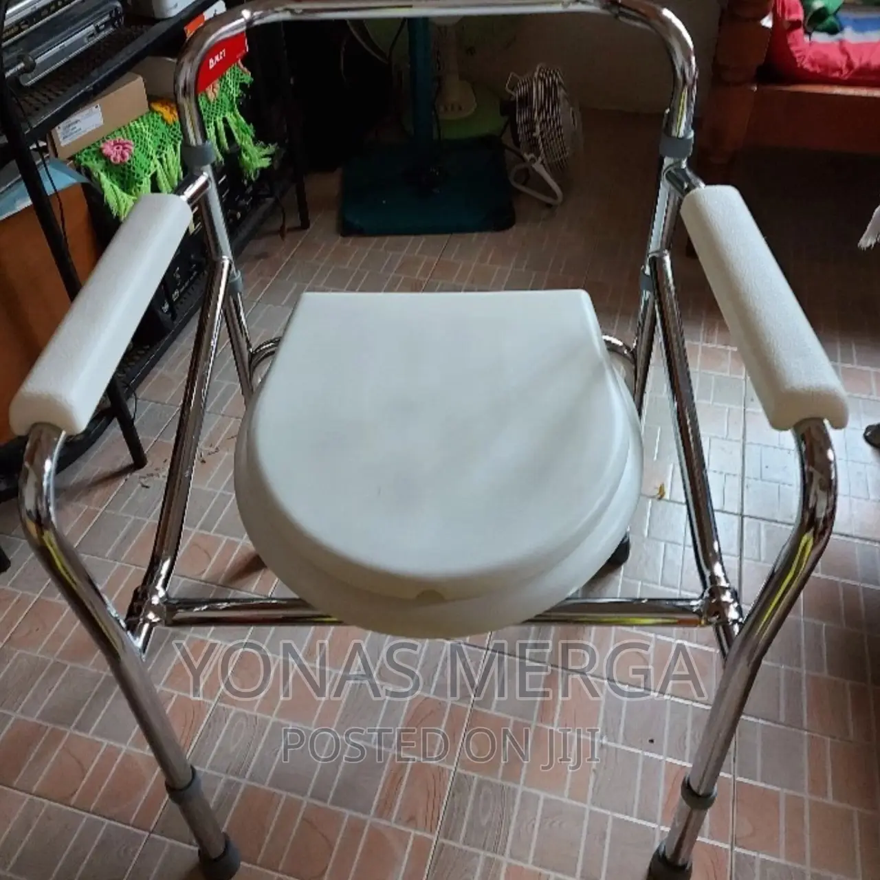 Potty Chairs for Adults Come With a Pair of Firm Handles