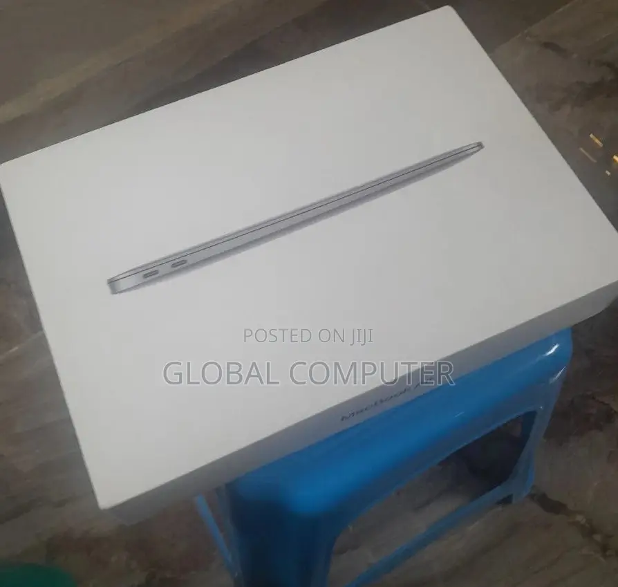New Laptop Apple MacBook Pro 2020 M1 8GB Intel Core I5 SSD 256GB