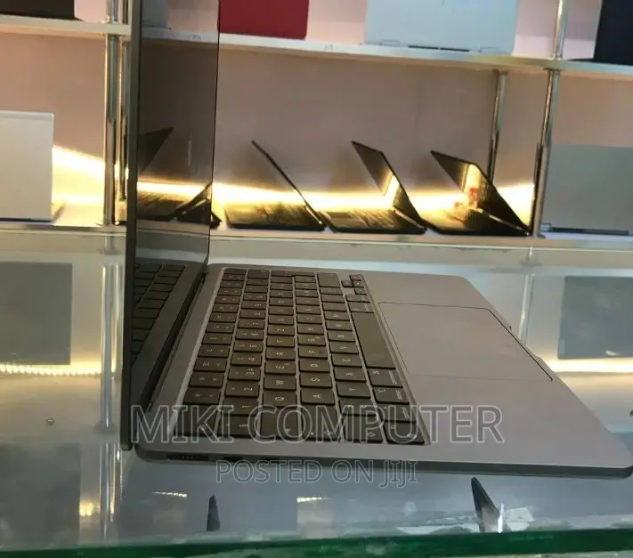 New Laptop Apple MacBook Air 2022 M2 8GB Intel SSD 256GB