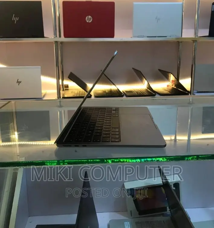 New Laptop Apple MacBook Air 2022 M2 8GB Intel SSD 256GB