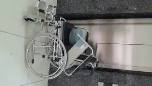 Almunium Commode Wheelchair/Wheelchair/Wheelchair/Wheelchair