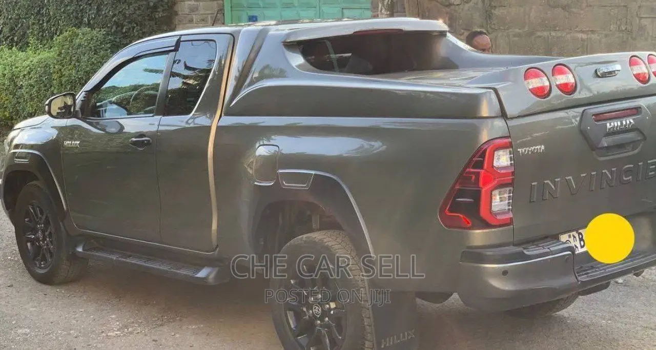 Toyota Hilux 2022 Gray