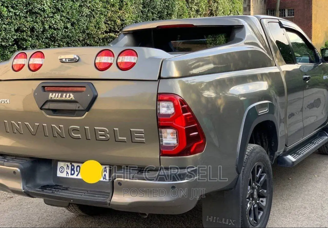 Toyota Hilux 2022 Gray