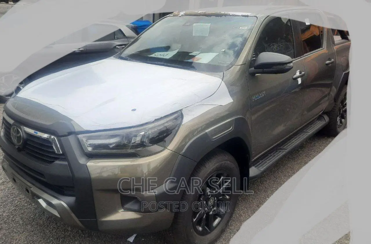 Toyota Hilux 2022 Gray