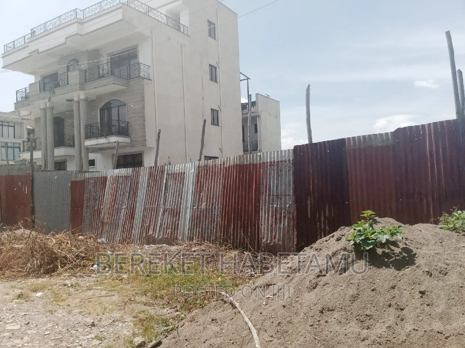 ለሽያጭ የቀረበ ቦታ