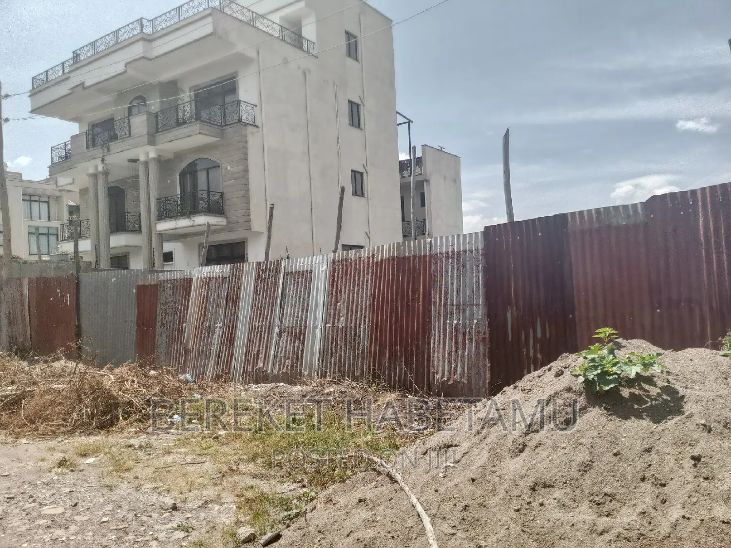 ለሽያጭ የቀረበ ቦታ