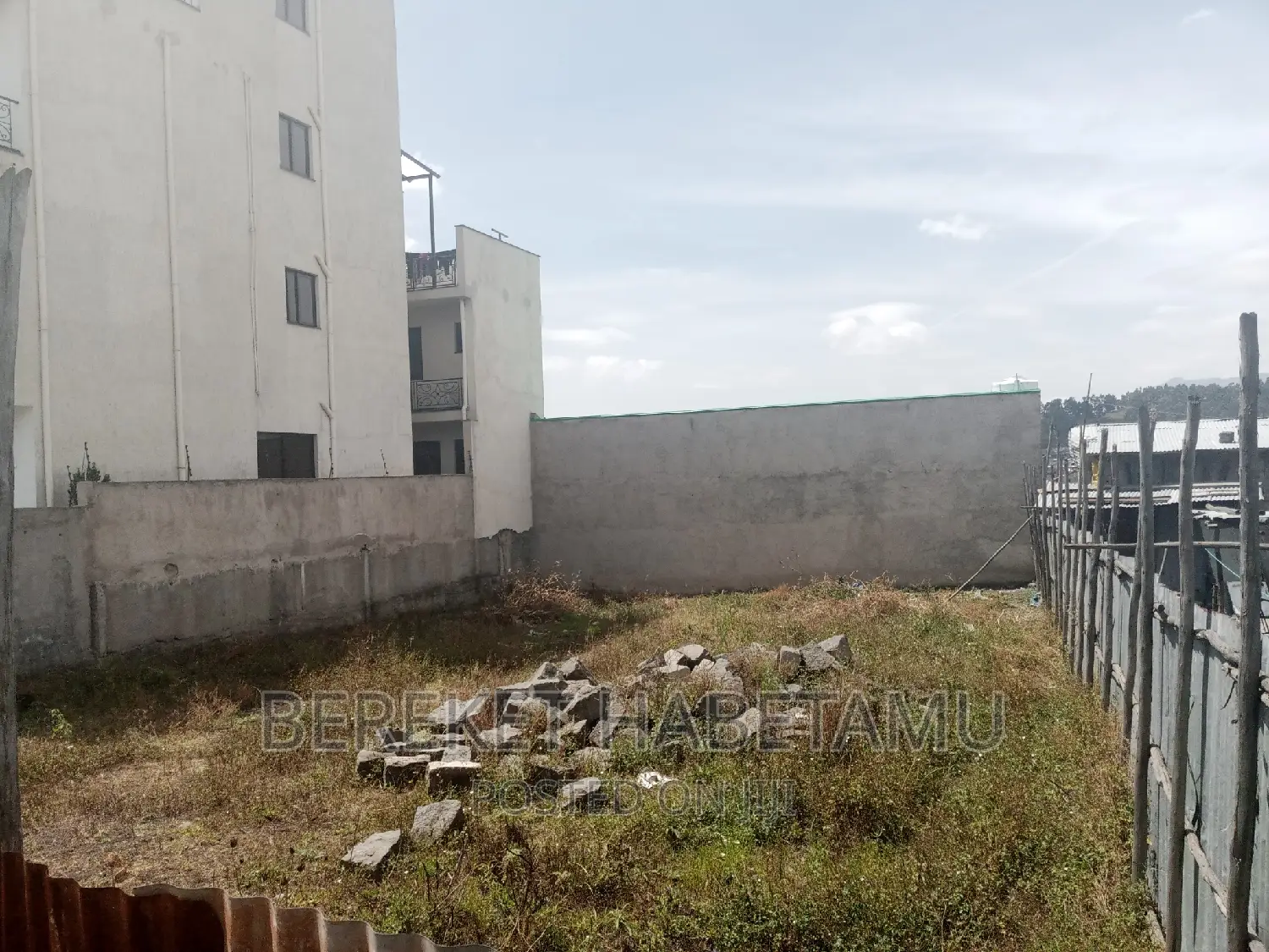 ለሽያጭ የቀረበ ቦታ