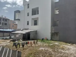 ለሽያጭ የቀረበ ቦታ 300ካሬ