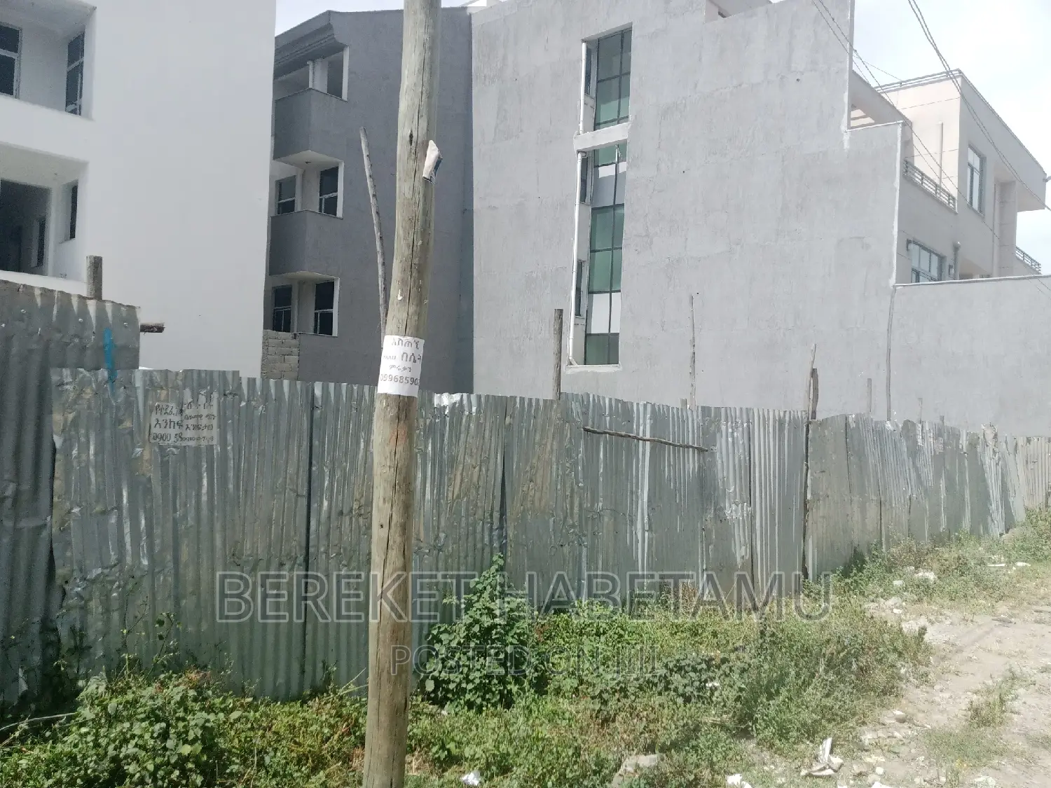 ለሽያጭ የቀረበ ቦታ 300ካሬ