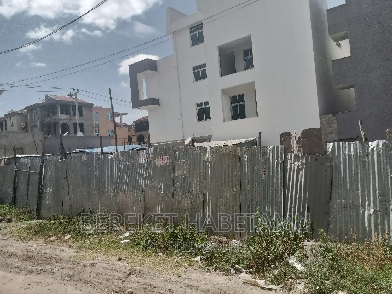 ለሽያጭ የቀረበ ቦታ 300ካሬ