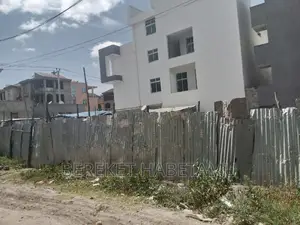 ለሽያጭ የቀረበ ቦታ 300ካሬ