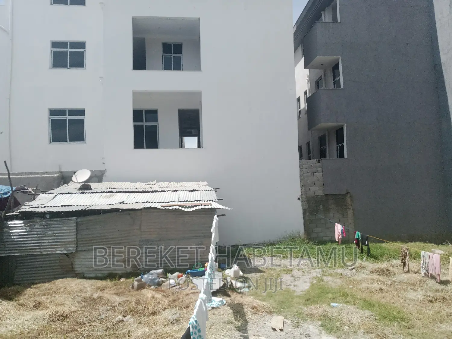 ለሽያጭ የቀረበ ቦታ 300ካሬ