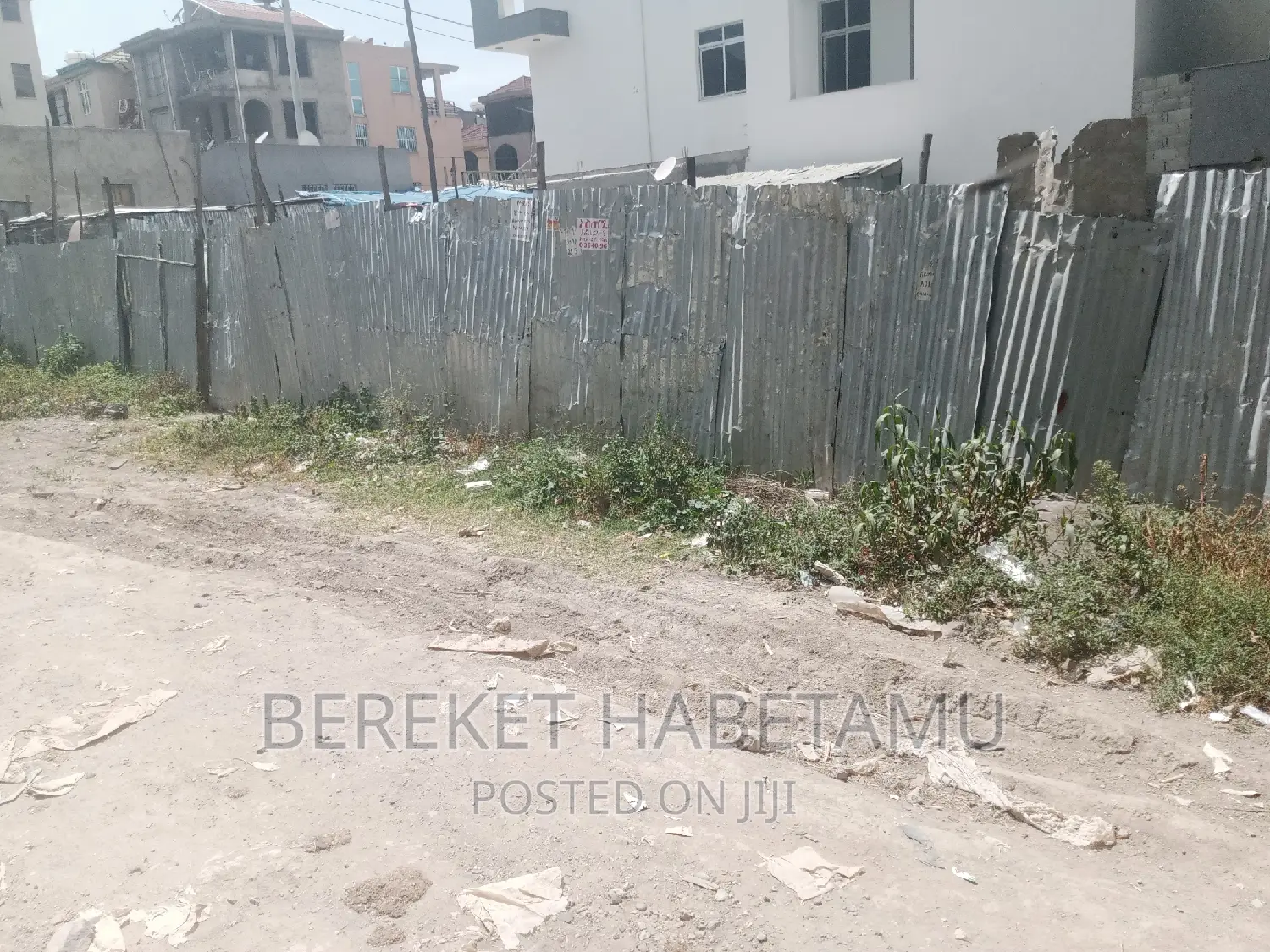 ለሽያጭ የቀረበ ቦታ 300ካሬ