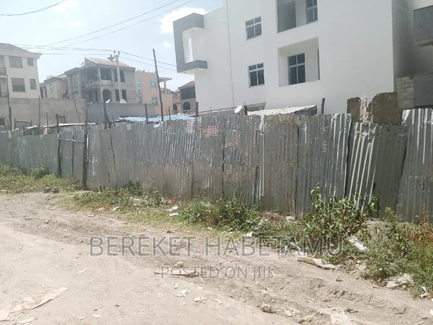 ለሽያጭ የቀረበ ቦታ 300ካሬ