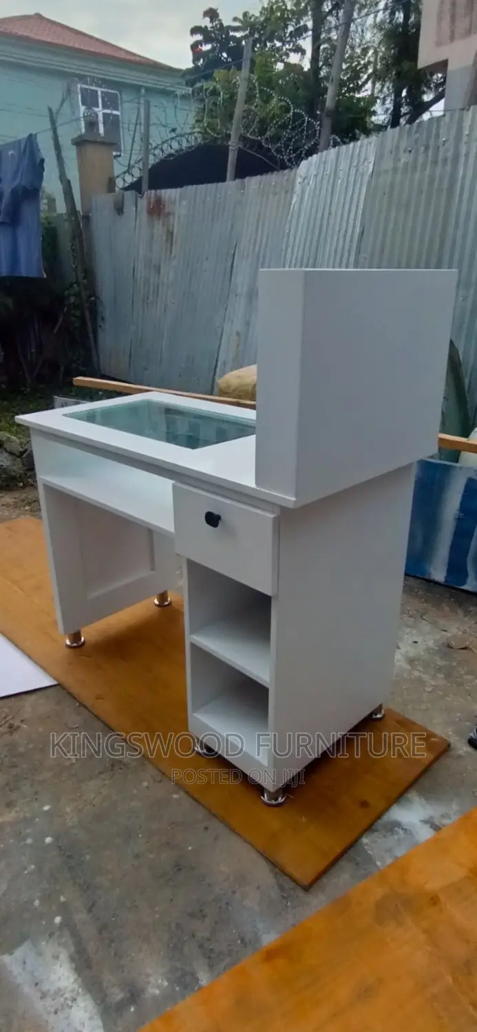 Nail Tabel የጥፍር ጠረጴዛ ( 110 Cm Width X 80 Cm Height )