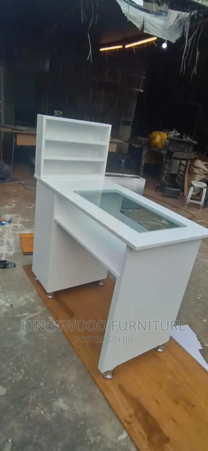 Nail Tabel የጥፍር ጠረጴዛ ( 110 Cm Width X 80 Cm Height )