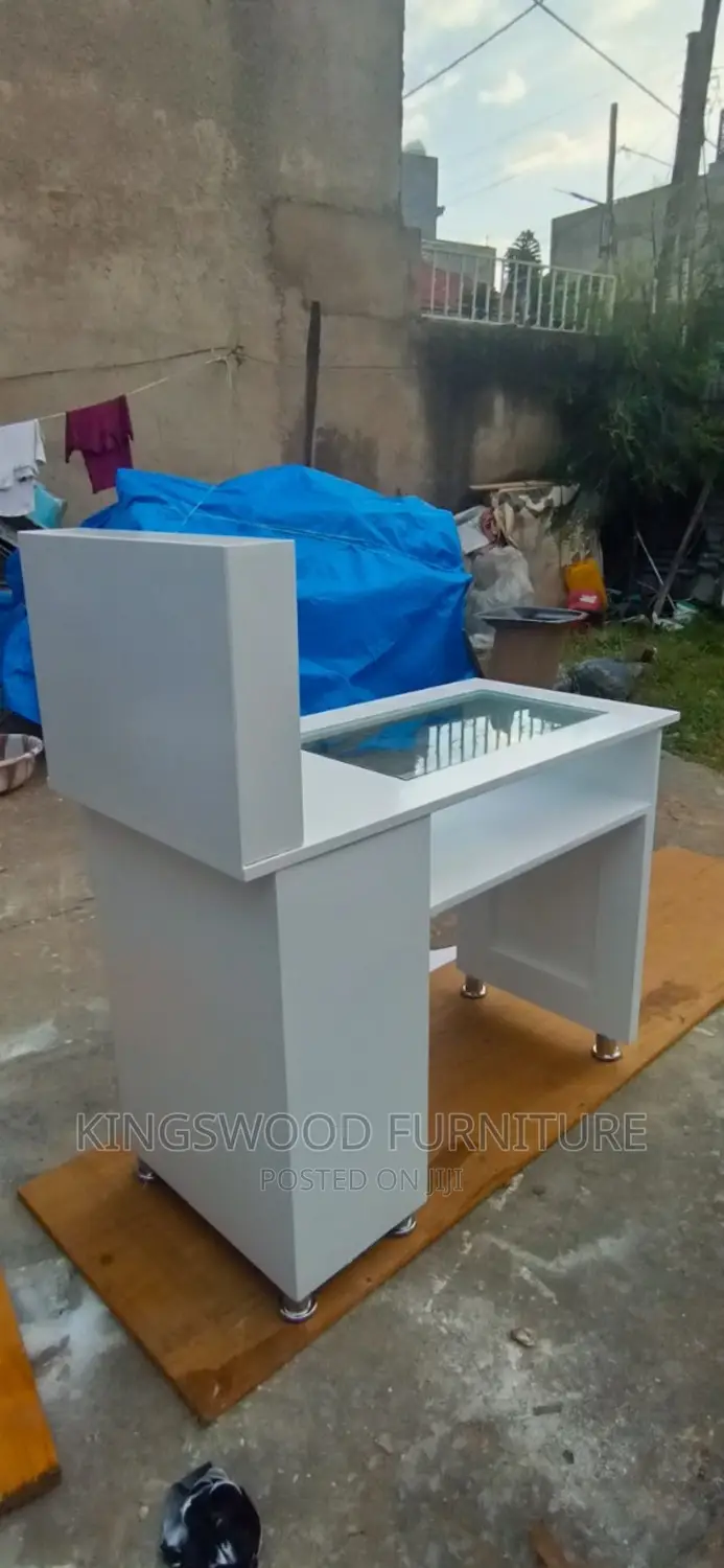 Nail Tabel የጥፍር ጠረጴዛ ( 110 Cm Width X 80 Cm Height )