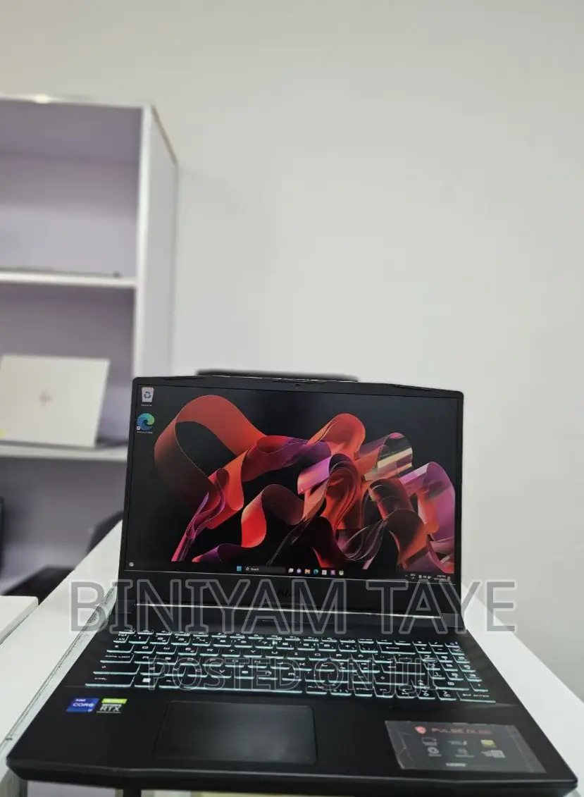 New Laptop MSI Pulse GL66 16GB Intel Core I7 SSD 1T