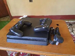 Ps4 Slim (With 2 Joysticks Warranty Included) Jailbreak
