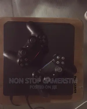 Ps4 Slim With 2 Joysticks and Fifa 22 Cd