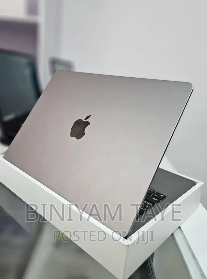 New Laptop Apple MacBook Air 2022 M2 8GB Intel Core I7 SSD 256GB