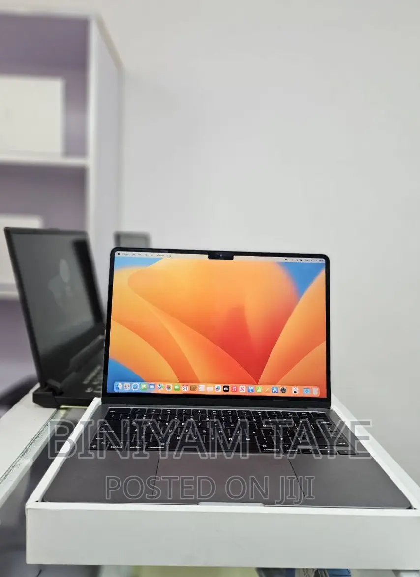 New Laptop Apple MacBook Air 2022 M2 8GB Intel Core I7 SSD 256GB