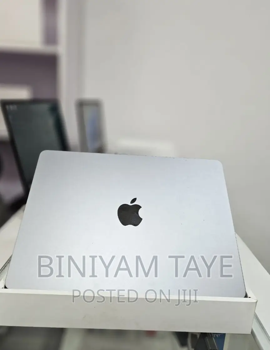 New Laptop Apple MacBook Air 2022 M2 8GB Intel Core I7 SSD 256GB