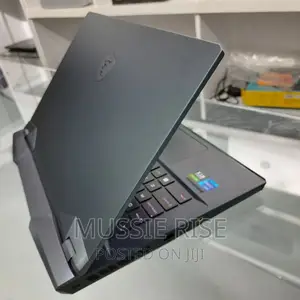 New Laptop MSI GE66 Raider 16GB Intel Core I7 SSD 1T