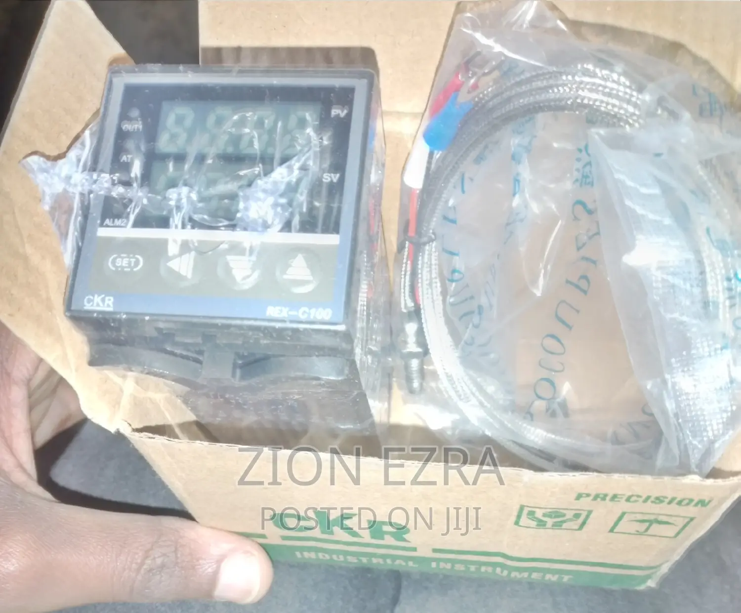 Digital Thermostat With Thermocouple Probe