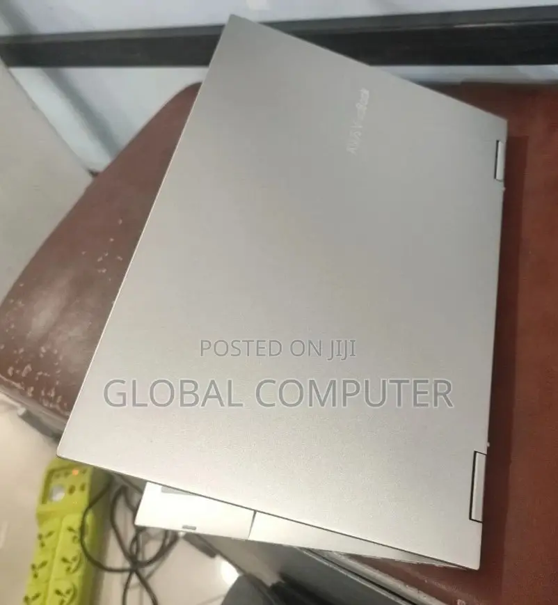 New Laptop Asus VivoBook E12 E203NA 8GB Intel Core I5 SSD 512GB