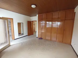 7bdrm House in 22(Hayahulat), Bole for sale