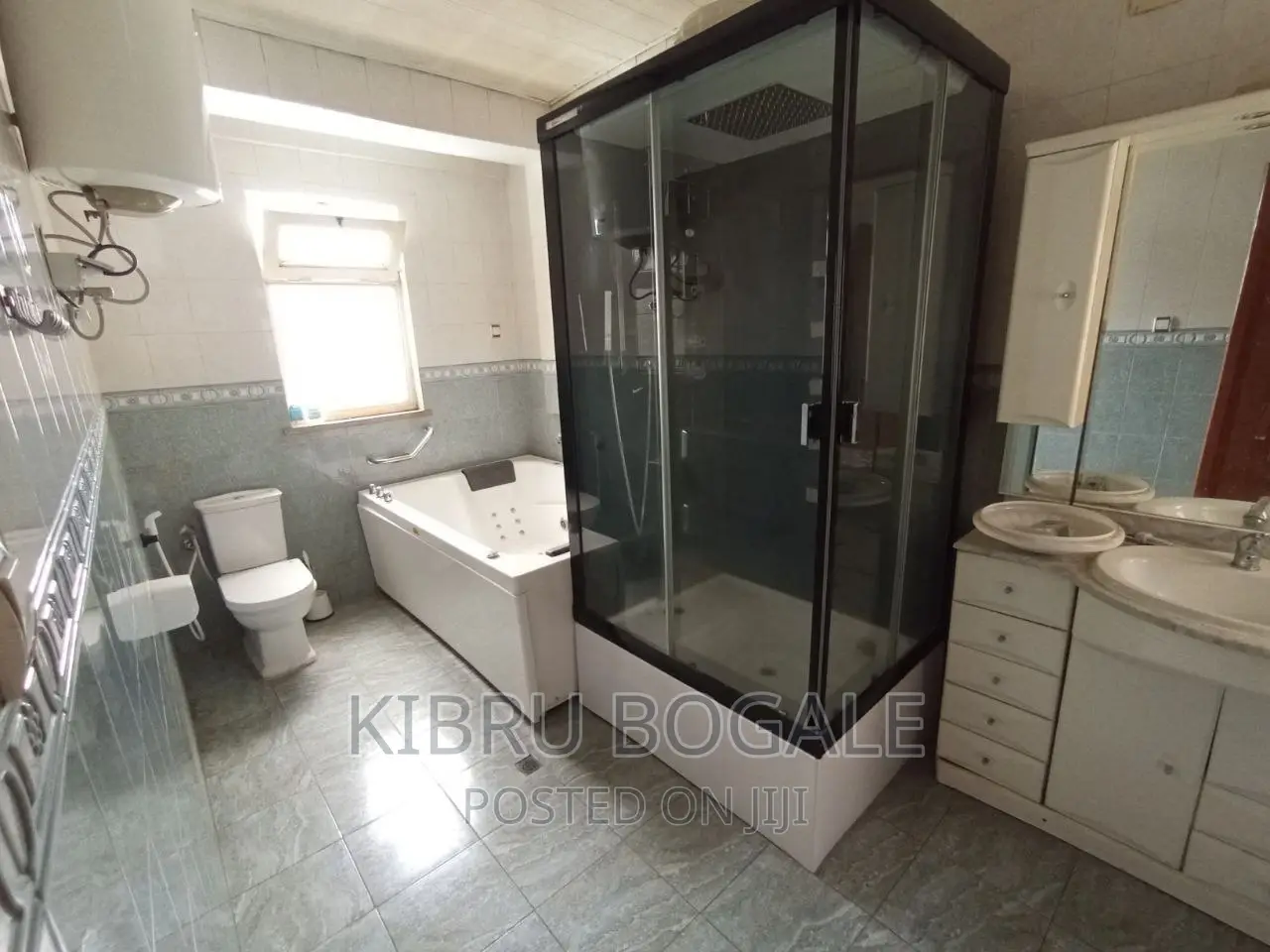 7bdrm House in 22(Hayahulat), Bole for sale